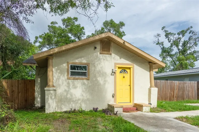 8006 N 14th St, FL