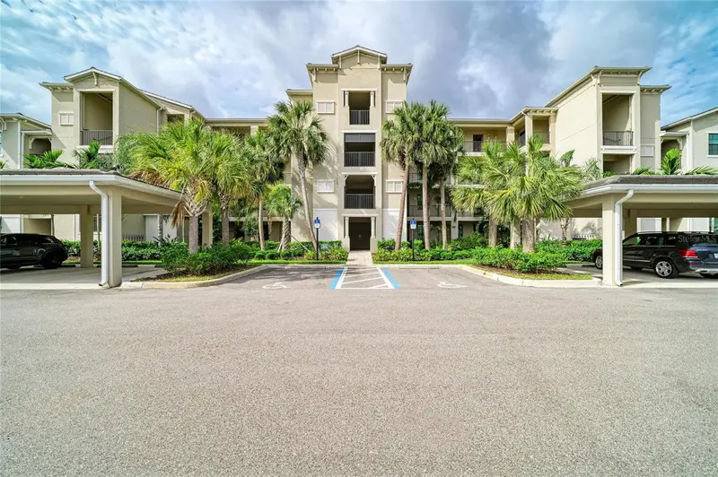 17724 Gawthrop Dr #401, FL