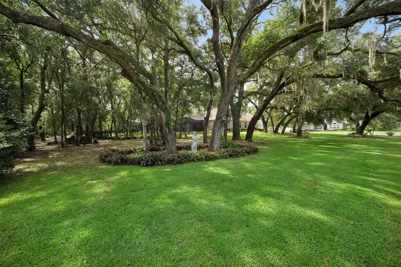 597 Sand Wedge Loop, FL