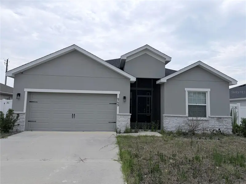 949 Montgomery Ln, FL