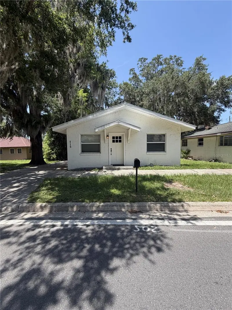 715 Ne 3rd St, FL