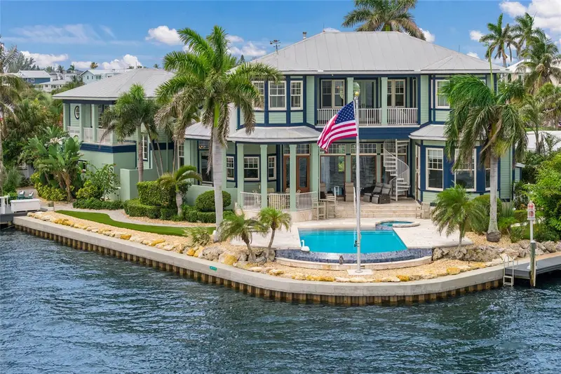 522 Bayview Dr, FL
