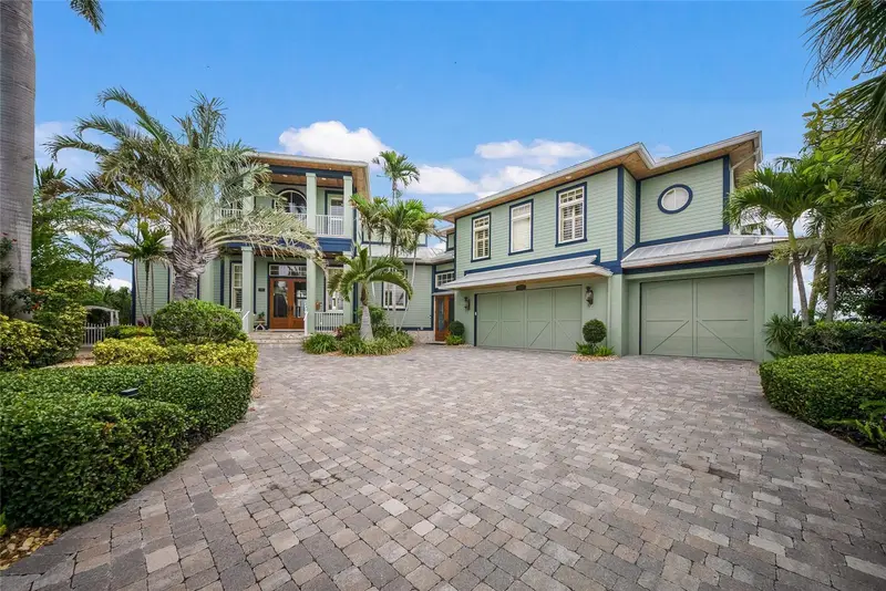 522 Bayview Dr, FL
