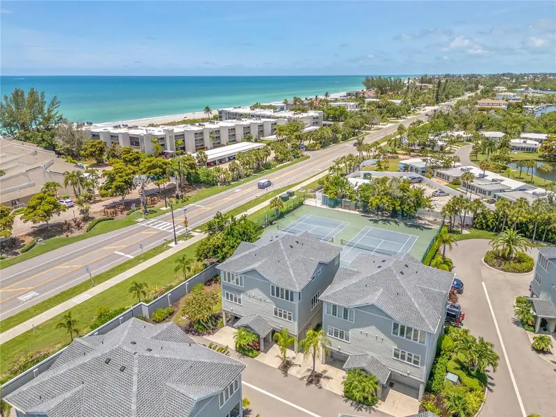 528 Forest Way, FL