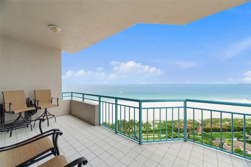 1560 Gulf Blvd #706, FL