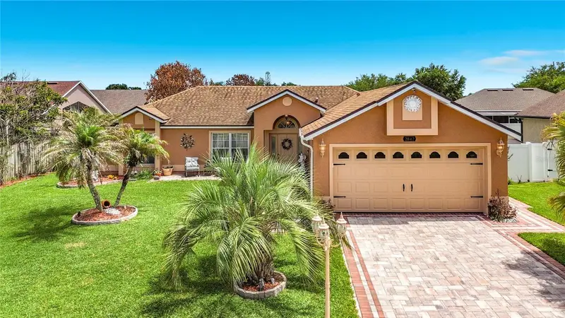 2842 Berkshire Cir, FL