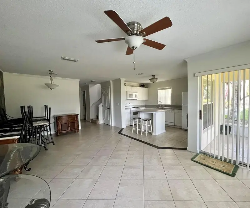 2884 Club Cortile Cir, FL