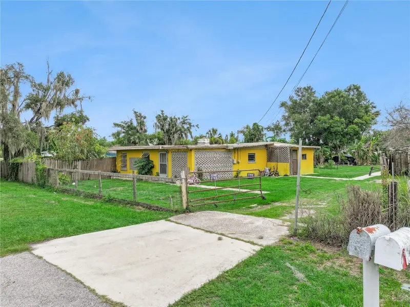 825 Cook Rd, FL