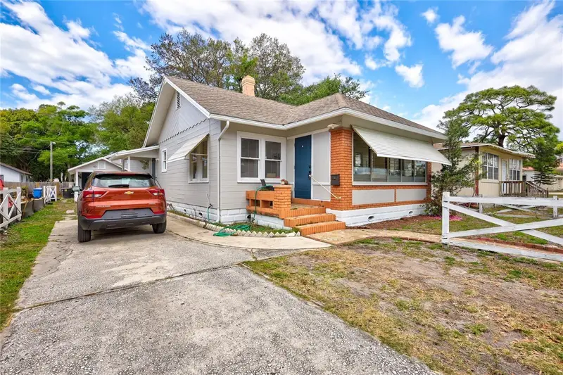 2521 4th St S, FL