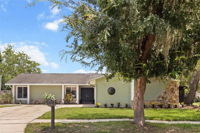 12512 Willow Tree Ave, FL