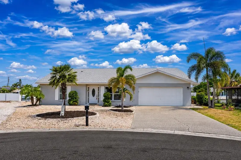 805 Leisey Cir, FL