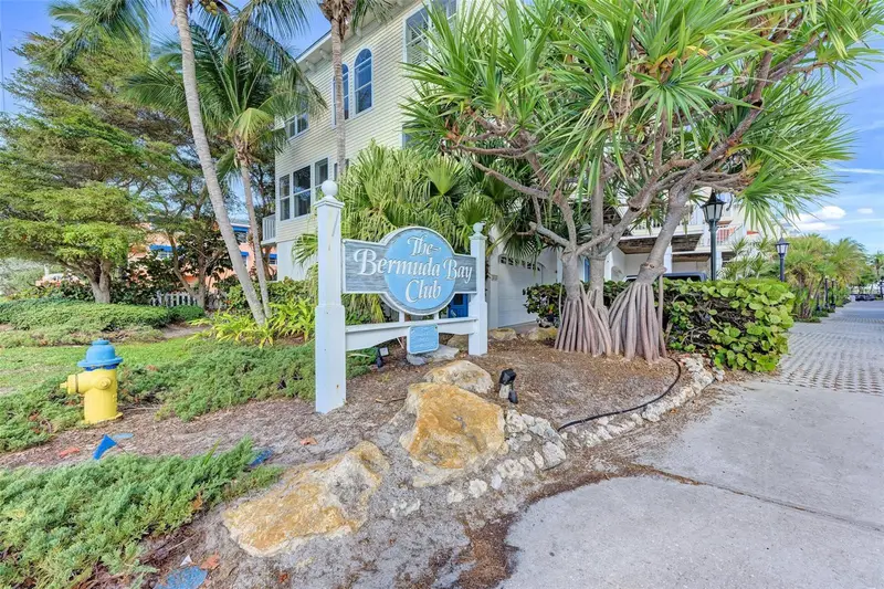 1469 Gulf Dr N, FL