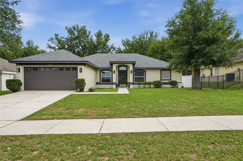 1917 Southern Oak Loop, FL