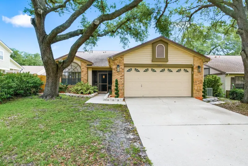 665 Deer Run N, FL