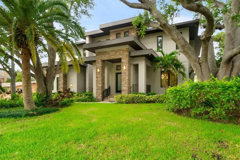 4905 W Spring Lake Dr, FL