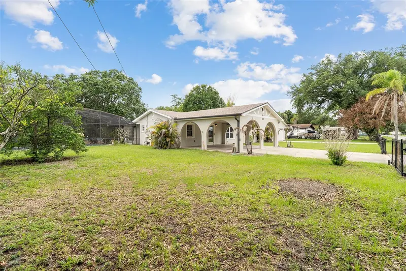 110 Edgewater Dr, FL
