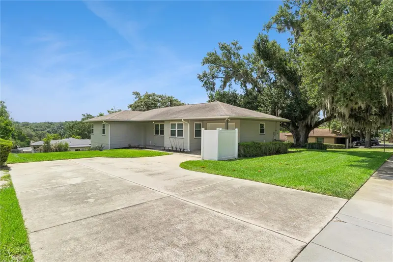 490 W Desoto St, FL