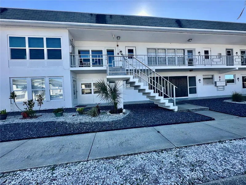 1221 Drew St #D9, FL