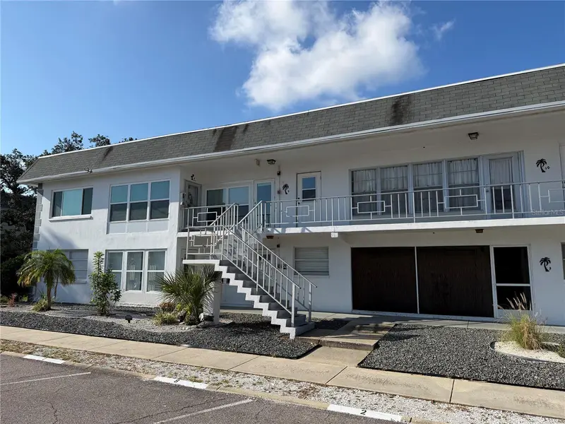 1221 Drew St #D9, FL
