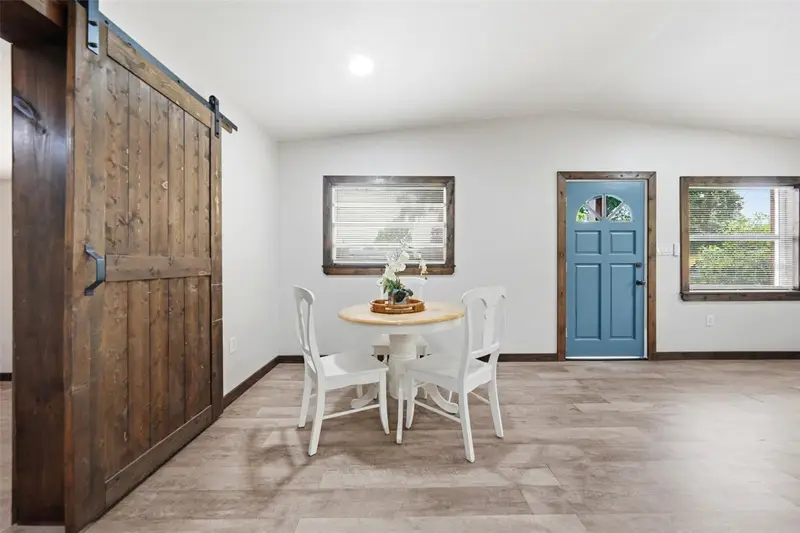 906 Sabrina Dr, FL