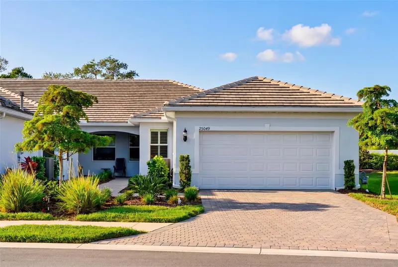 25049 Pearl Lake Cir, FL