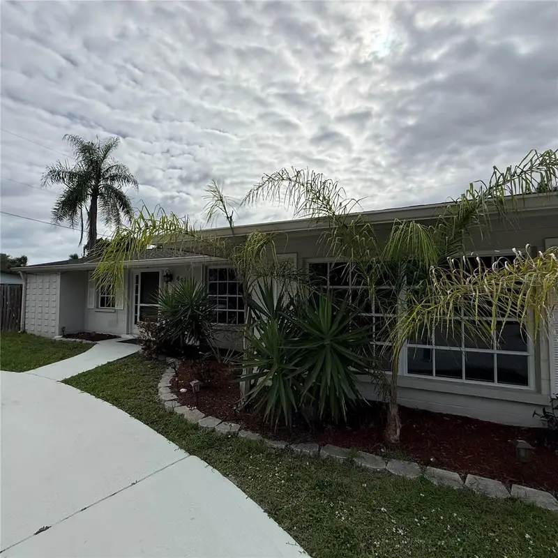 695 Alligator Dr, FL