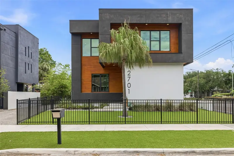 2701 N Poplar Ave, FL