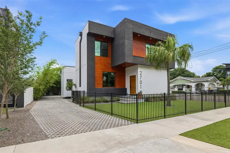 2701 N Poplar Ave, FL
