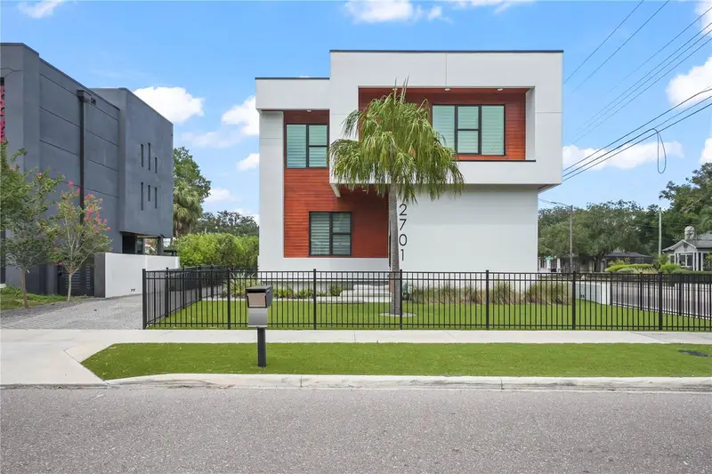 2701 N Poplar Ave, FL