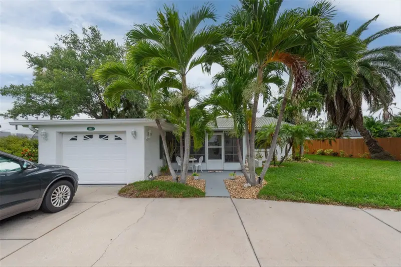 55 A Dolphin Dr, FL