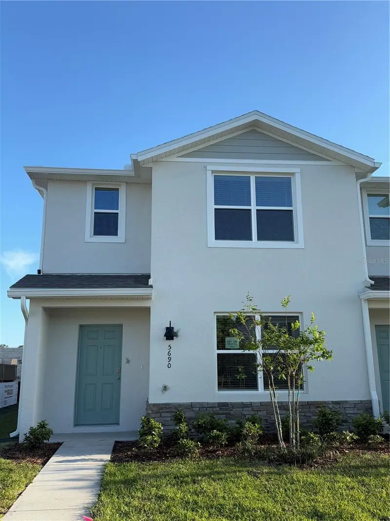 588 Preston Cove Dr, FL