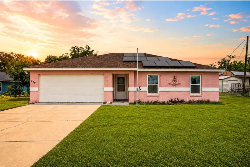 219 Mountain Dr, FL
