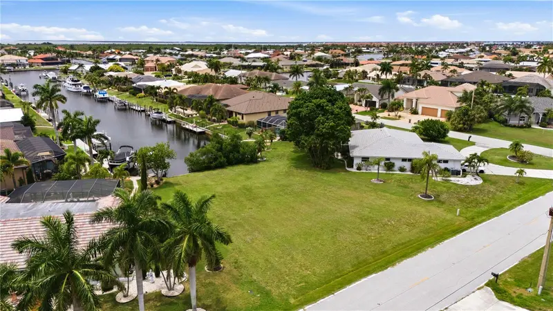 1121 Coronado Dr, FL
