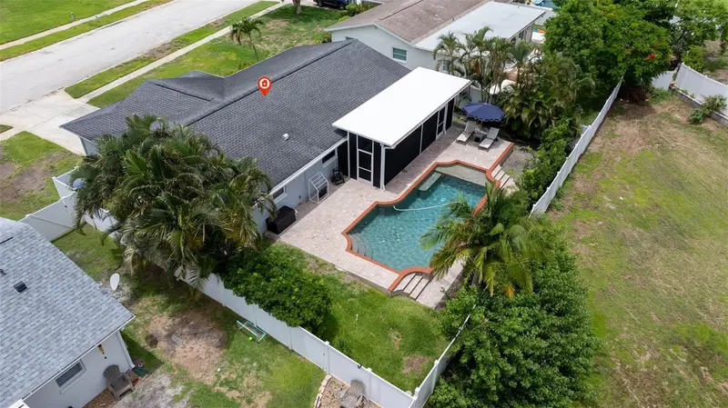 6085 Tanglewood Dr Ne, FL