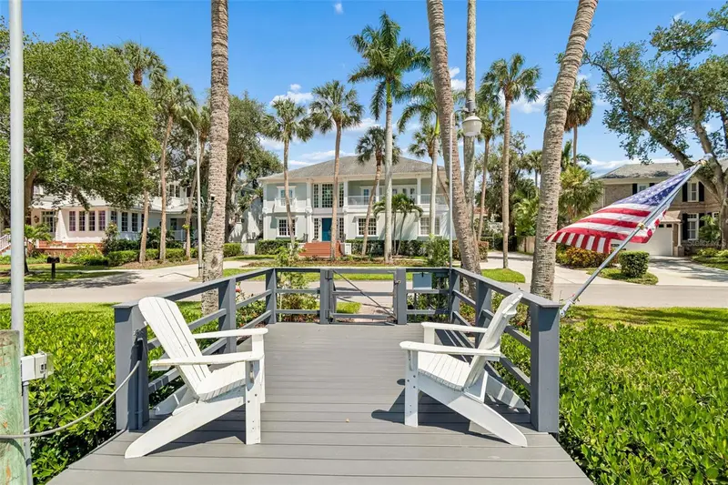 814 S Bayside Dr, FL