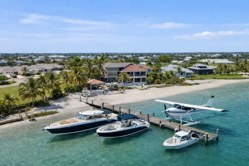 211 Kingfisher Dr, FL