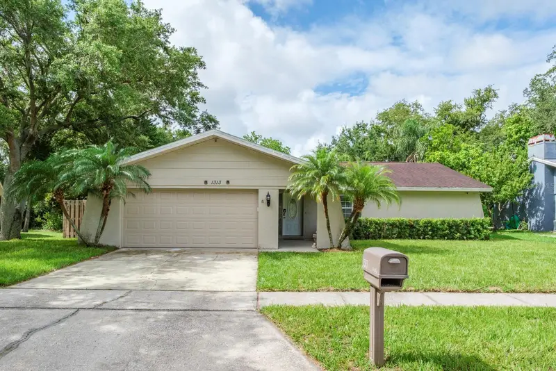 1313 Whisper Dr, FL