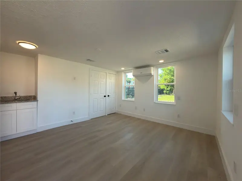 401 E Columbus Dr #2, FL