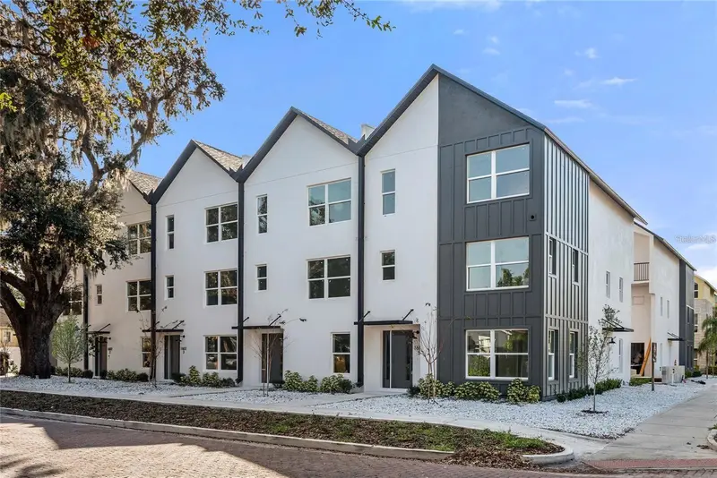 1606 Park Lake St #9, FL