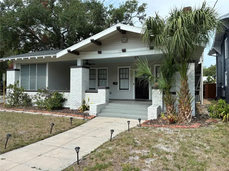 611 S Willow Ave, FL