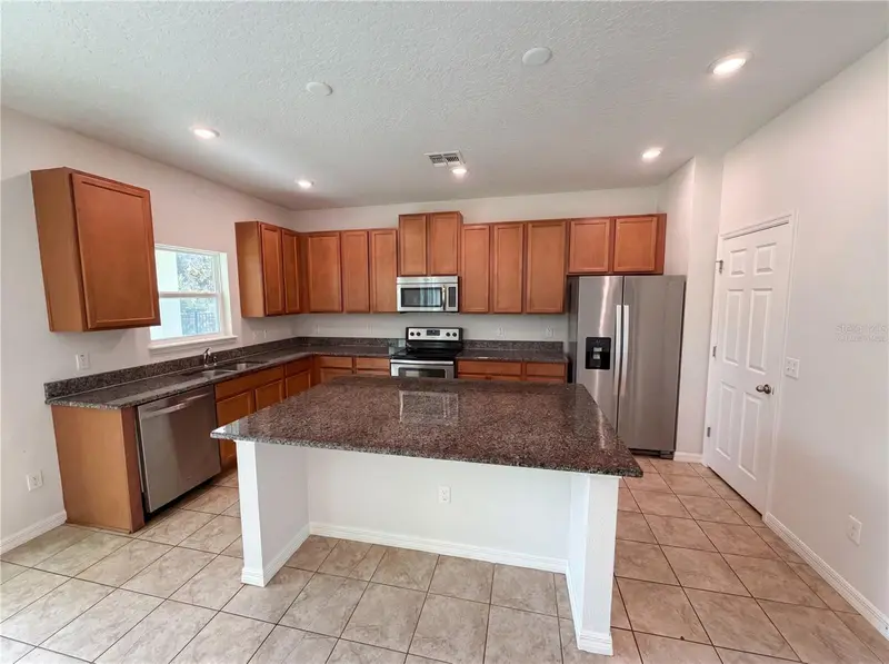 811 Maple Leaf Loop, FL