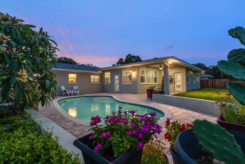 209 Live Oak Ln, FL