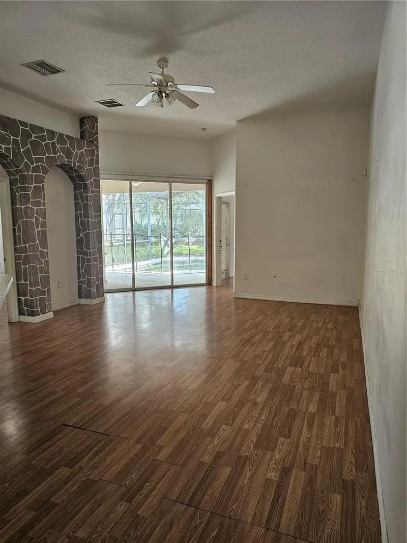 704 Eola Way, FL