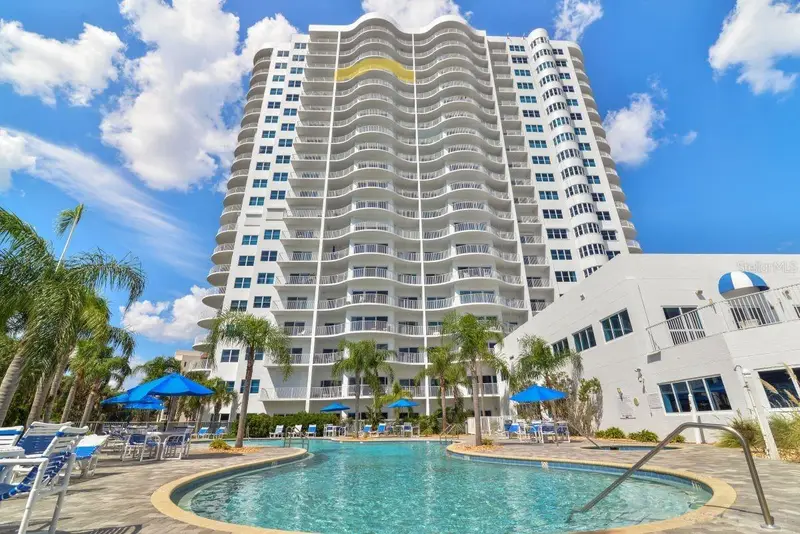 2 Oceans West Blvd #1702, FL