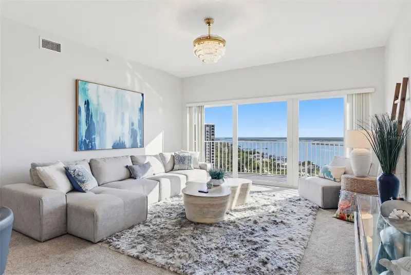 2 Oceans West Blvd #1702, FL