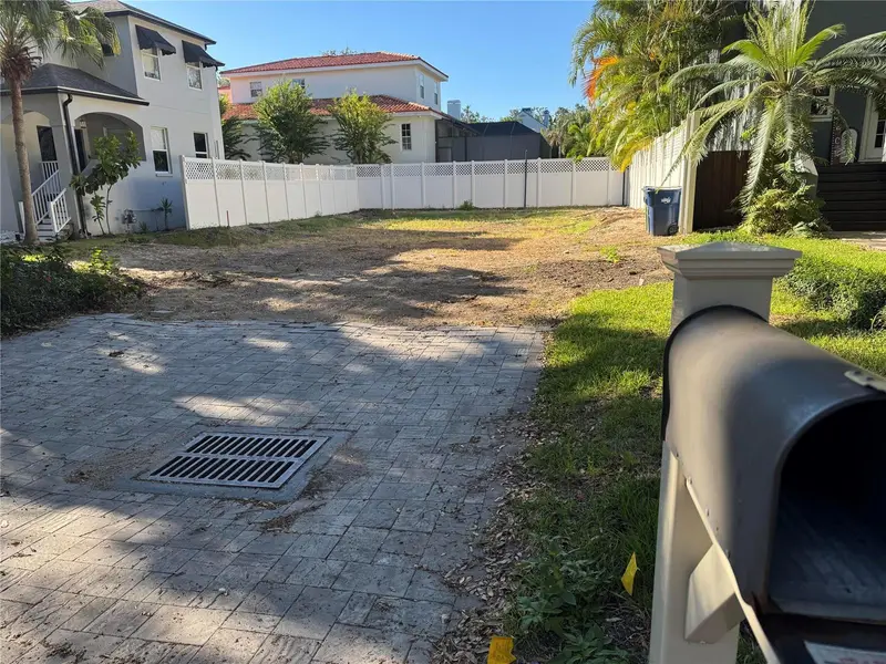 2705 W Bay Ave, FL