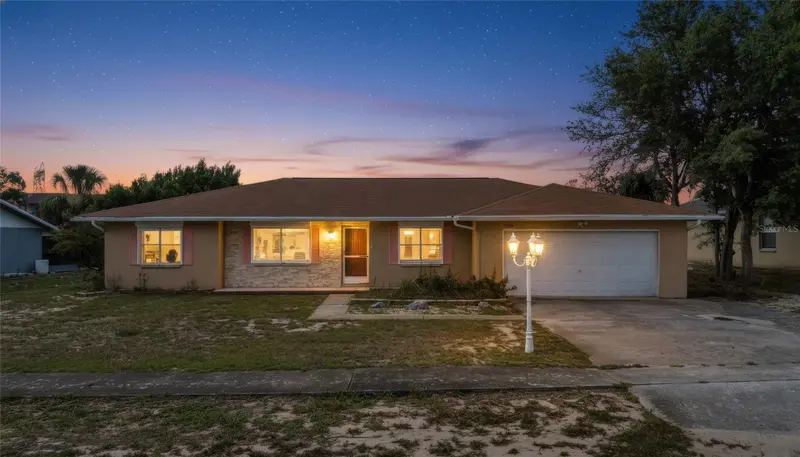 5262 Woodridge Ln Nw, FL