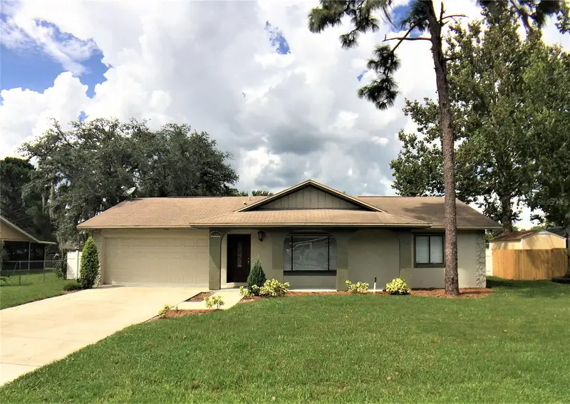 1927 E Lake Dr, FL