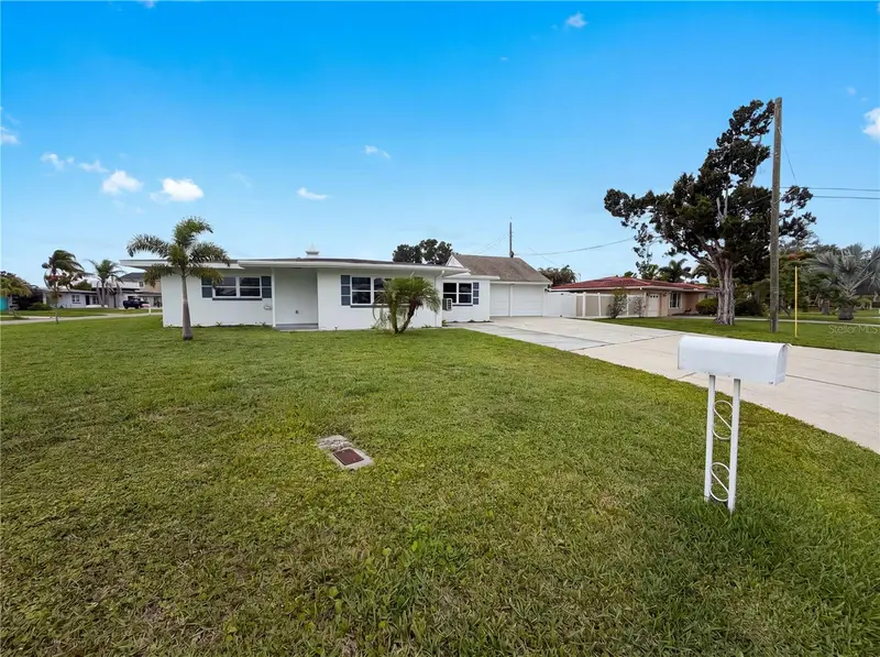 567 Baywood Dr N, FL