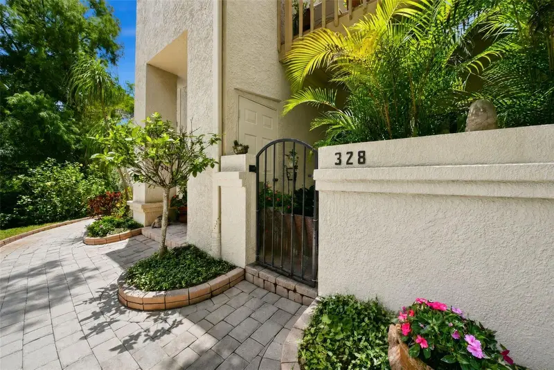 328 Los Prados Dr #328, FL